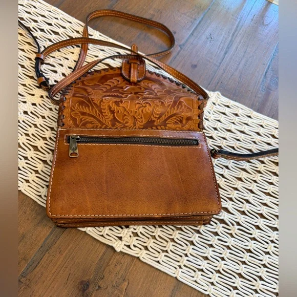 Patricia Nash retired crossbody/wristlet combo brown. Many compartments - Picture 6 of 8